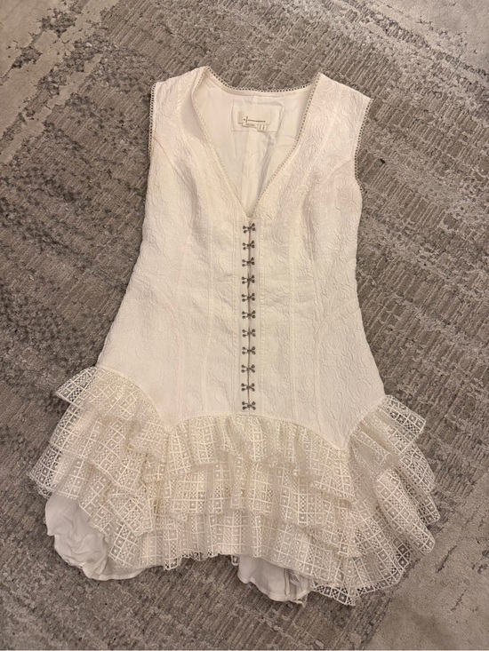 Anthropologie Dresses & Skirts - Anthropologie Ivory Sleeveless Lace Ruffle Hem Dress